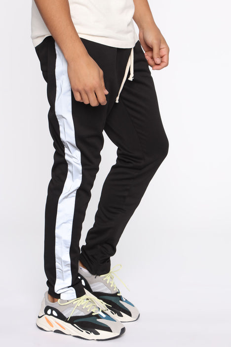 MAX Solid Full-Length Mens Track Pant (Black, 1000010022502) in Itarsi at  best price by Men's Wear Fashion Zone - Justdial