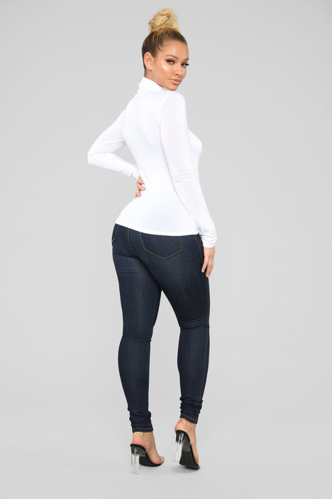 White turtleneck outlet with jeans