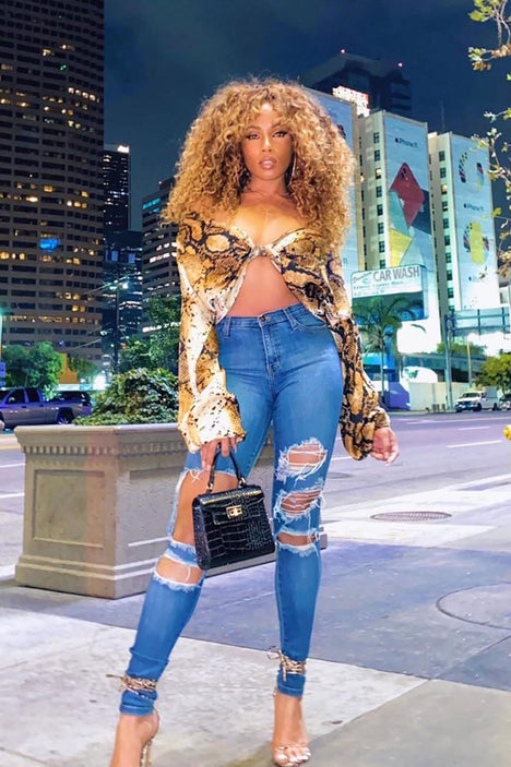 Fashion nova best sale ripped bum jeans