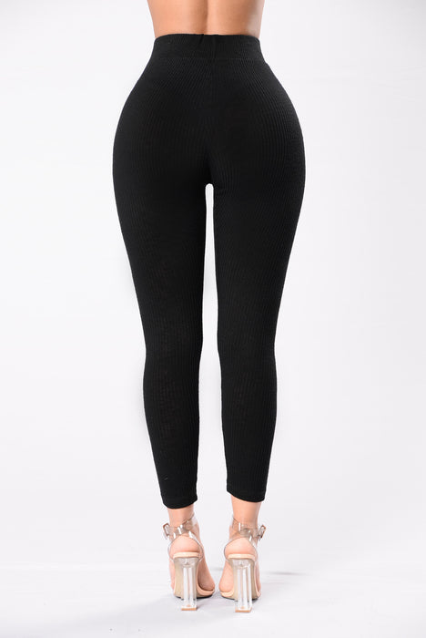 Fashion nova hotsell black leggings