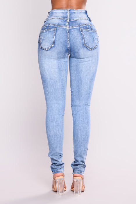 Fashion nova butt discount lifting jeans