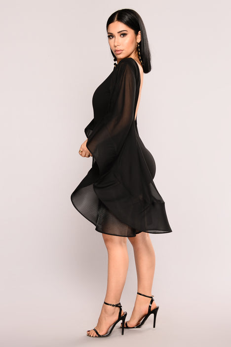 Fashion nova cape hotsell dress