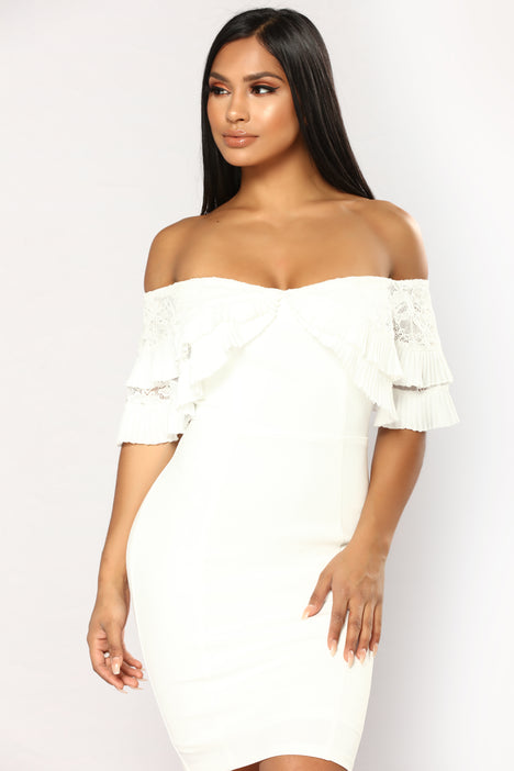 Fashion nova off hotsell the shoulder white dress