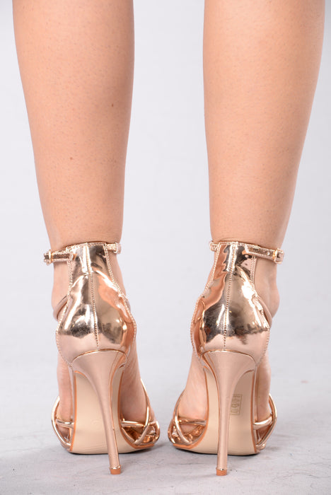 Fashion nova rose sales gold heels