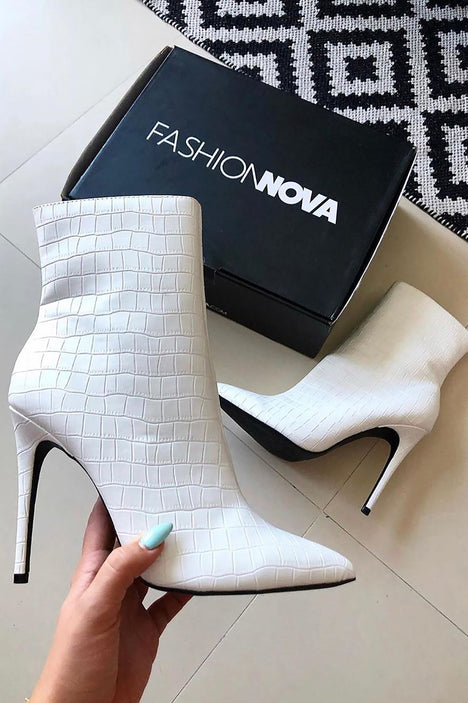 Fashion nova white booties 2025